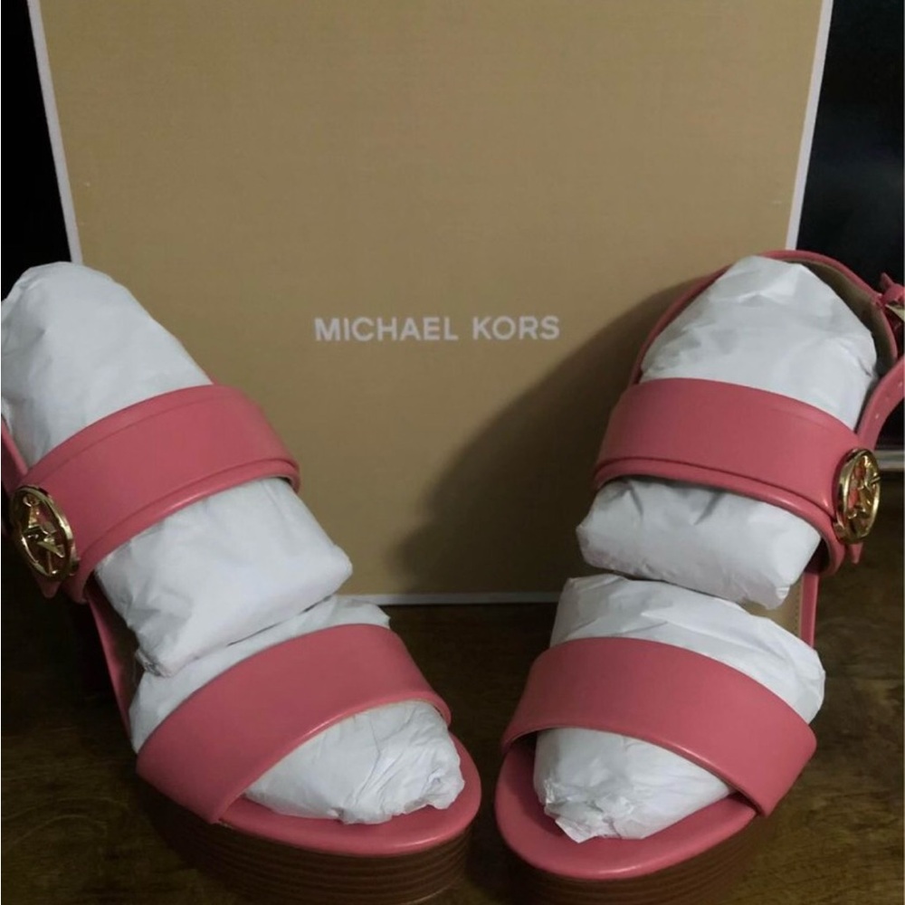 Michael michael kors carmen platform sandals faux leather Size 7M